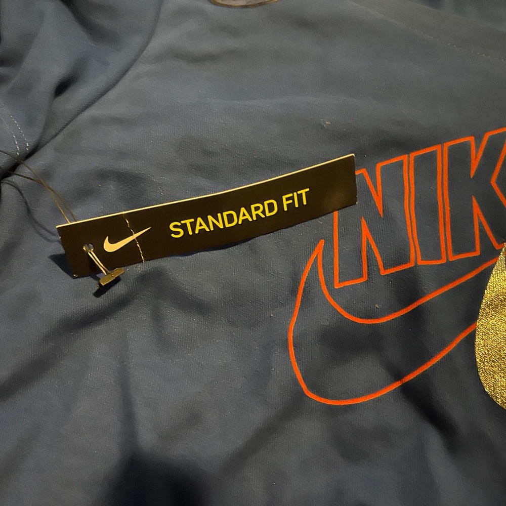 BNWT NIKE DRI-FIT STANDARD FIT TEE - Picture 11 of 12